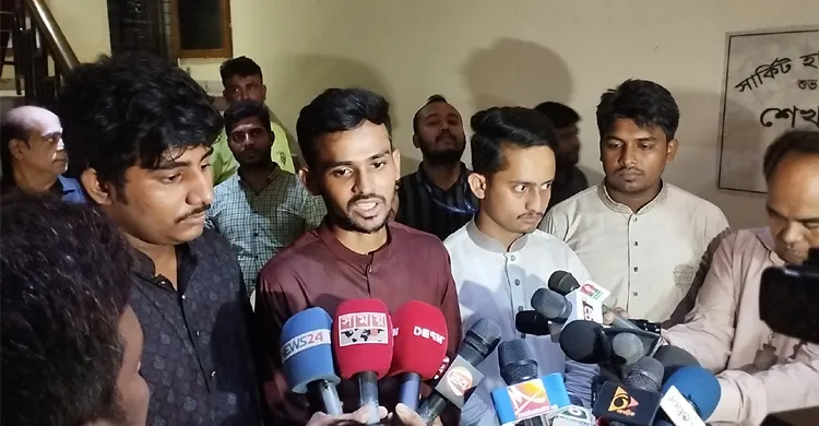 ভারতে বসে উস্কানি দিচ্ছেন শেখ হাসিনা : আসিফ