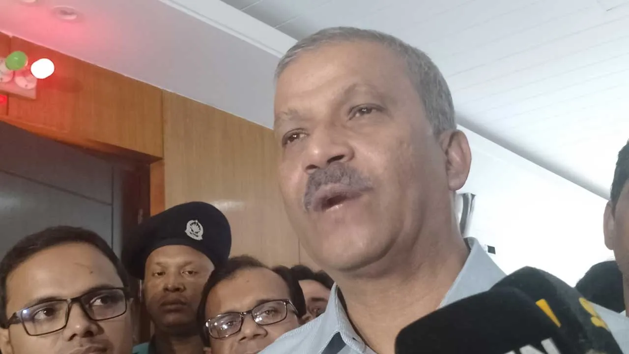 বিচার প্রক্রিয়ার প্রতি সেনাবাহিনীর শ্রদ্ধাবোধ প্রশংসার দাবিদার : আইন উপদেষ্টা