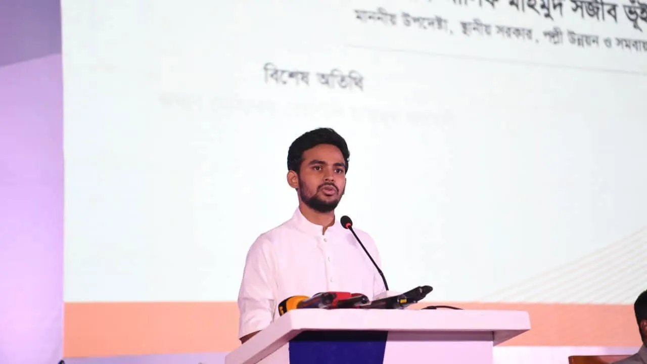 নির্বাচন পেছানোর ষড়যন্ত্র’ ইস্যুতে উপদেষ্টা আসিফ