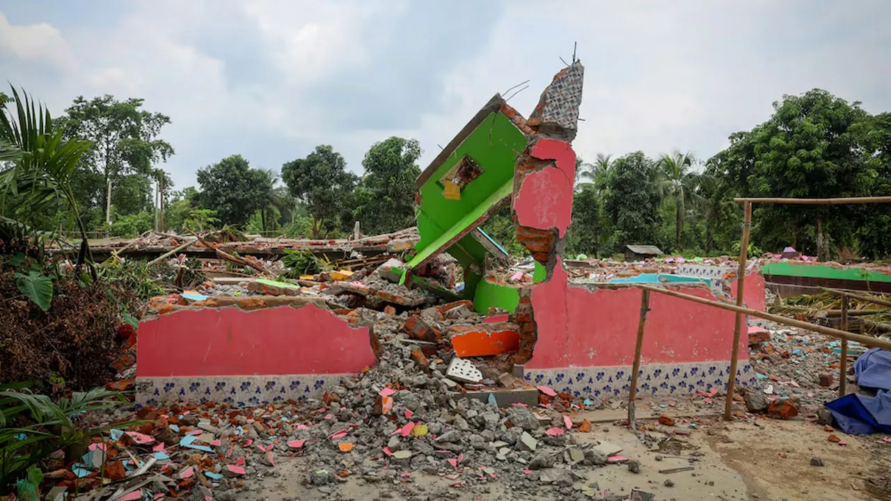 ঘরবাড়ি গুঁড়িয়ে দিয়ে মুসলিমদের উচ্ছেদ করছে ভারত