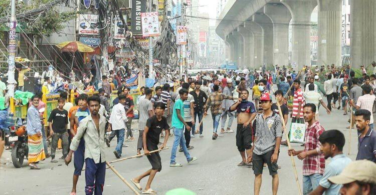 মিরপুরে পুলিশ-অটোরিকশা চালকদের সংঘর্ষ, পাল্টাপাল্টি ধাওয়া
