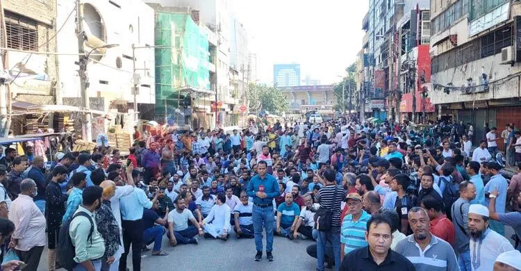 আ’লীগ কেন্দ্রীয় কার্যালয়ের সামনে বিএনপির বিক্ষোভ