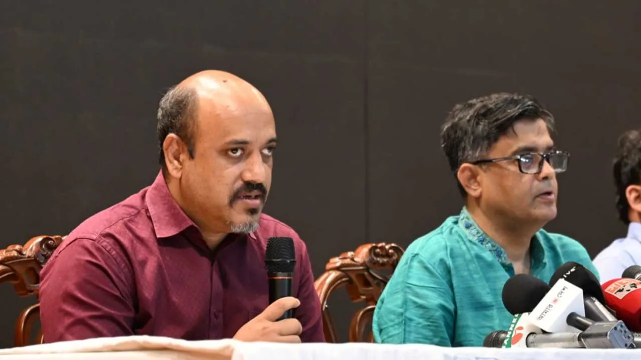 ভুল সংবাদ পরিবেশন করলে  সরকার ব্যবস্থা নেবে: আজাদ মজুমদার