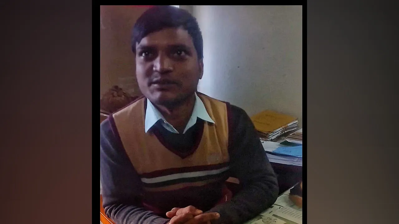 আশ্রয়ন প্রকল্পের ঘর বরাদ্দ দেওয়ার নামে ঘুষ নেন রায়হান