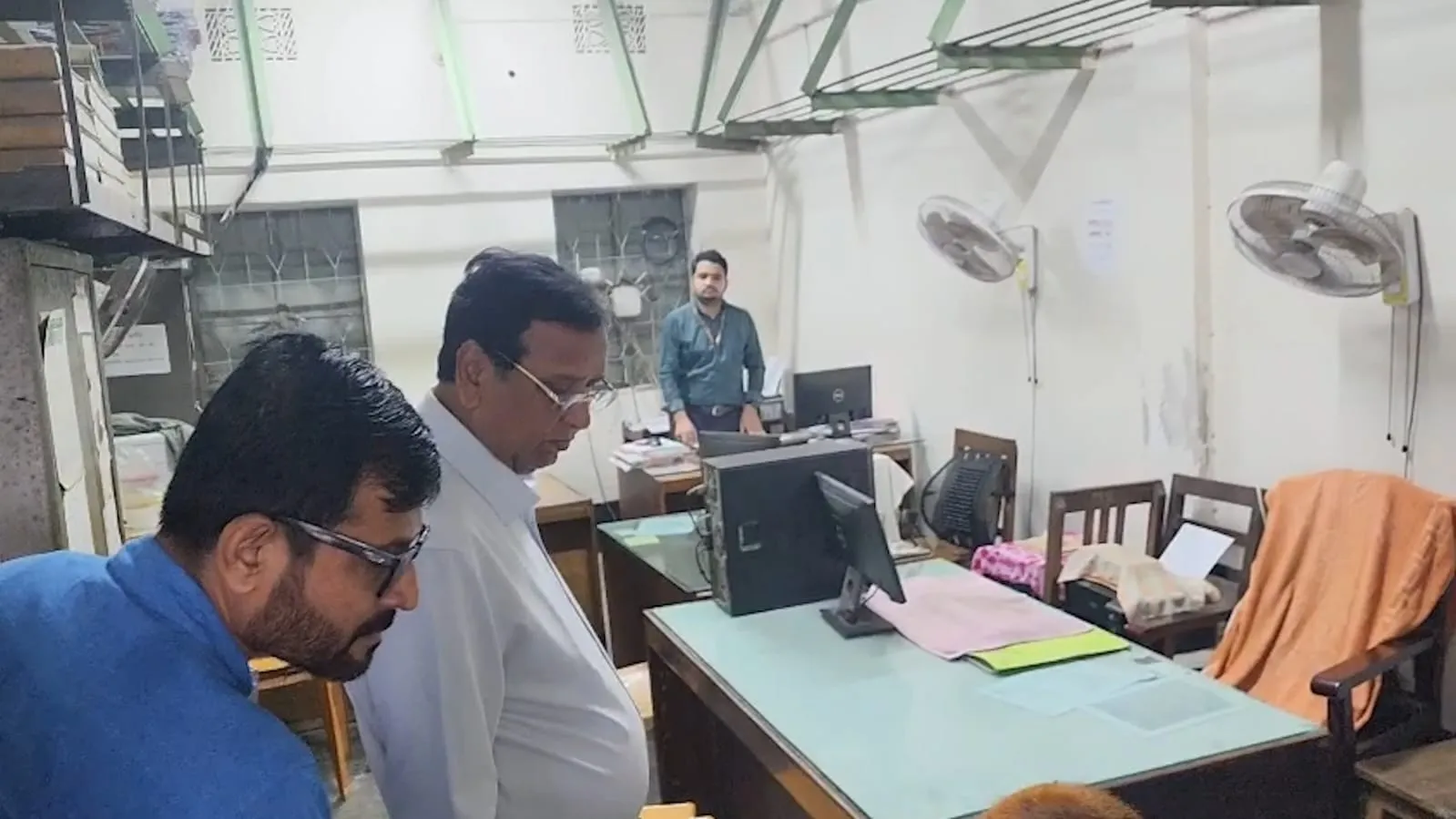 অনুপস্থিত ২৫% কর্মকর্তা-কর্মচারী, আইনি ব্যবস্থার নির্দেশ