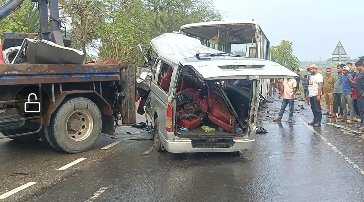 রামপালে সড়ক দুর্ঘটনায় বর-কনেসহ নিহত বেড়ে ১৪