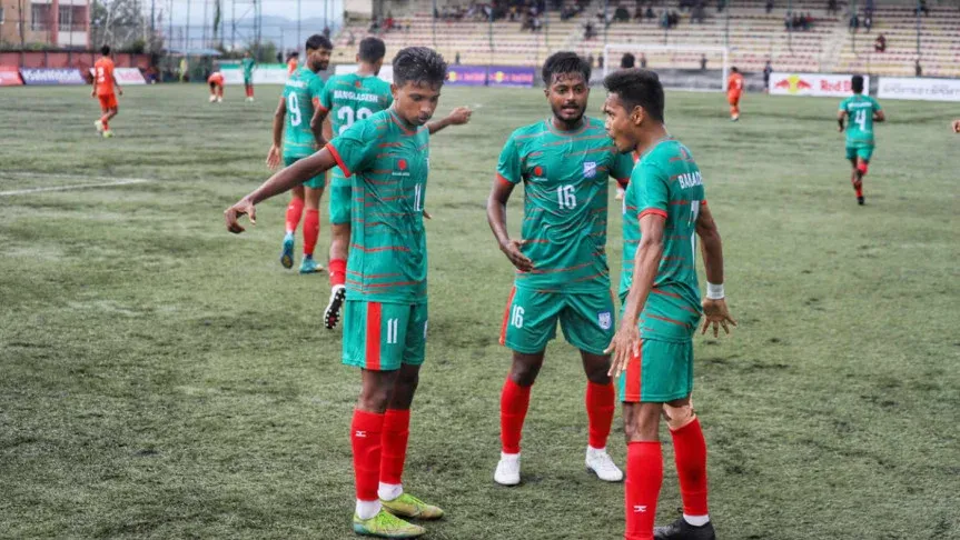 সাফের ফাইনালে প্রথমার্ধে এগিয়ে বাংলাদেশ