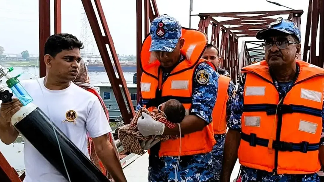 নবজাতককে বাঁচাতে স্পিডবোটে পৌঁছাল মেডিকেল টিম