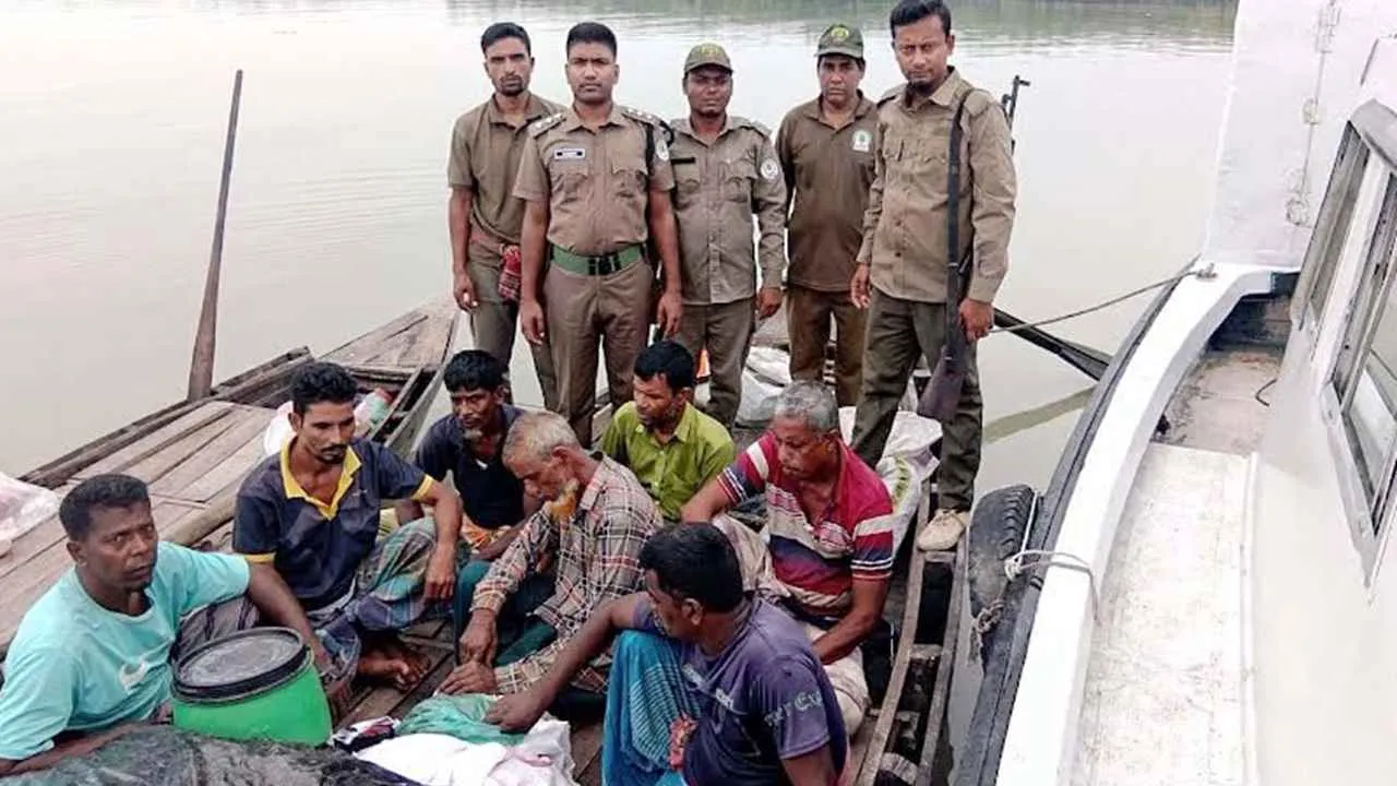 বৈধ পাসে মাছ ধরতে গিয়ে সুন্দরবনের নিষিদ্ধ এলাকায়