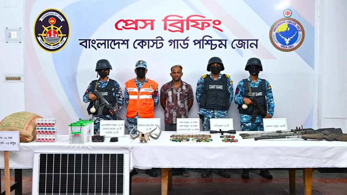 সুন্দরবনে ৪ বন্দুক-গোলাবারুদসহ করিম শরীফ বাহিনীর সদস্য আটক