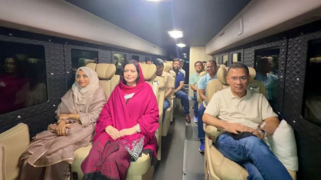 বগুড়ার পথে প্রধানমন্ত্রী