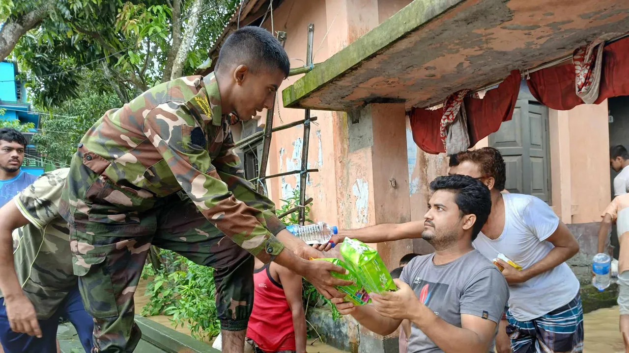 বন্যা মোকাবিলায় সশস্ত্র বাহিনীর ৩৩টি ক্যাম্প মোতায়েন