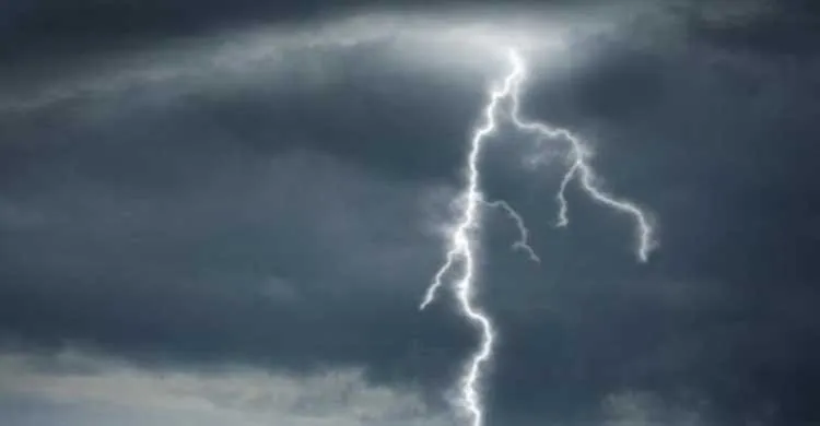 নওগাঁয় বজ্রপাতে দুই কৃষকের মৃত্যু