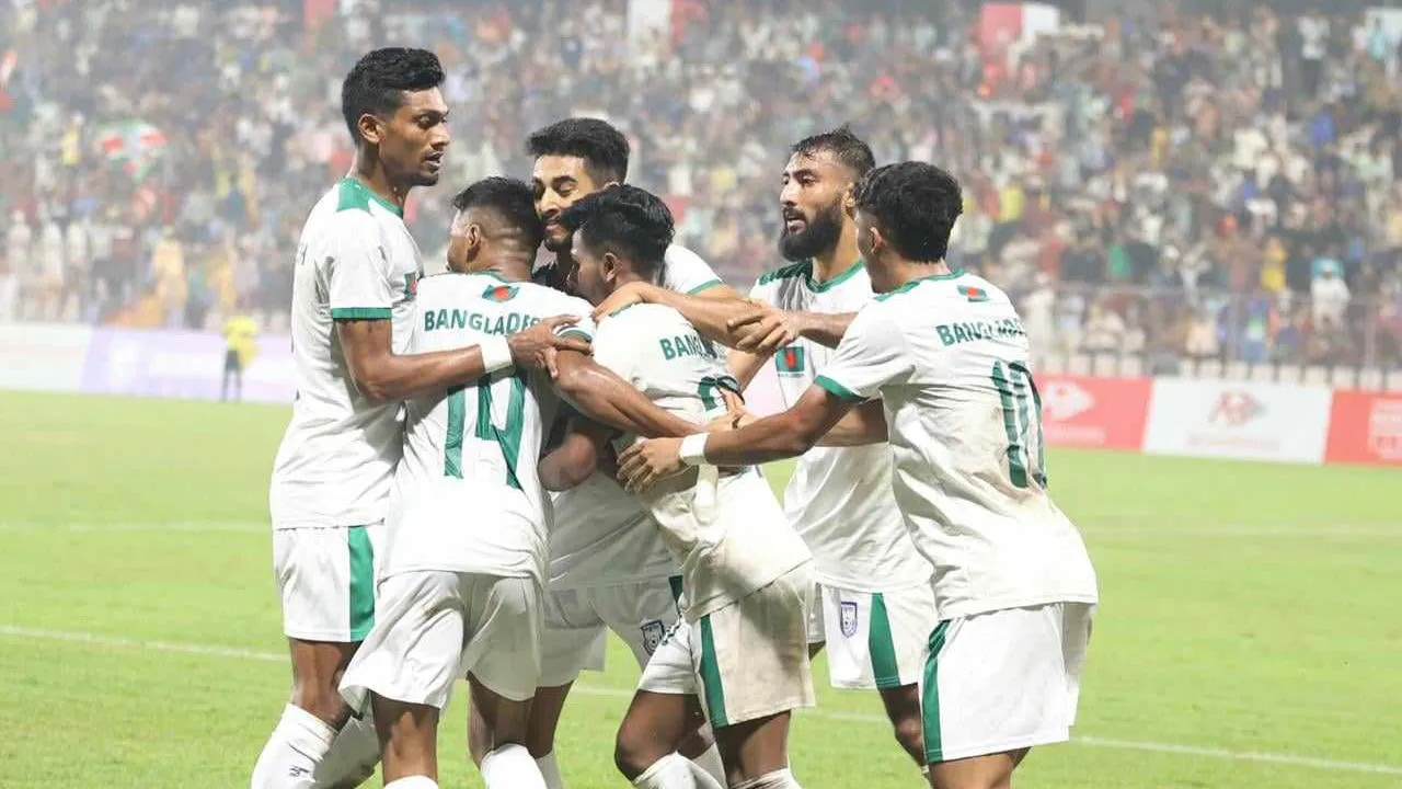 ২-১ গোলের জয়ে শেষ বাংলাদেশের বছর