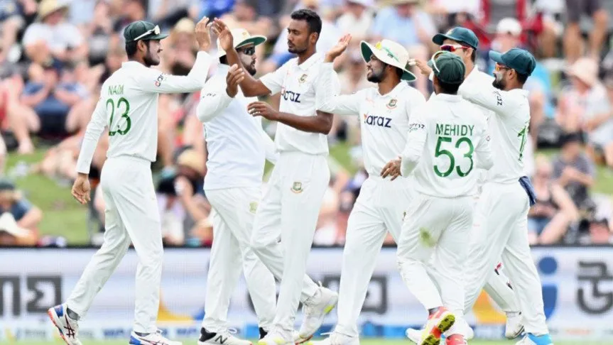 লজ্জার ব্যাটিংয়ে ফলোঅনে বাংলাদেশ