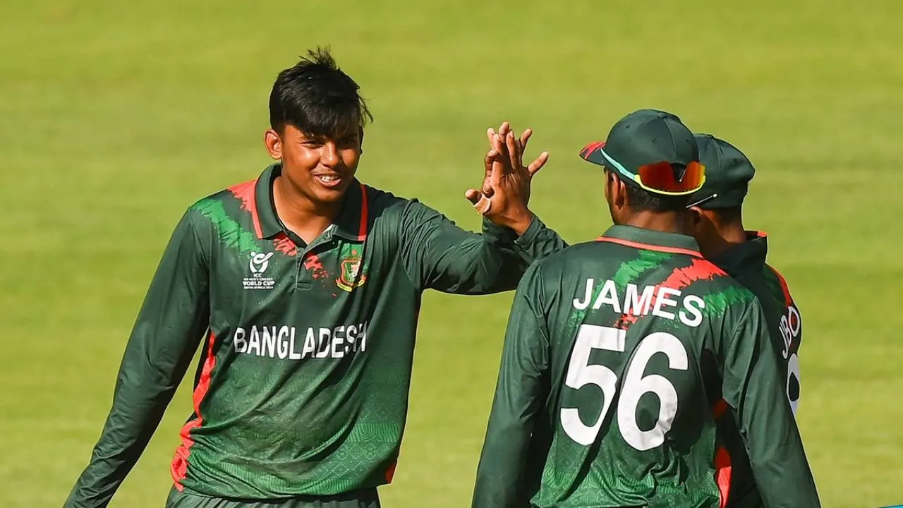 বিশ্বকাপে বাঁচা-মরার ম্যাচে বোলিংয়ে বাংলাদেশ