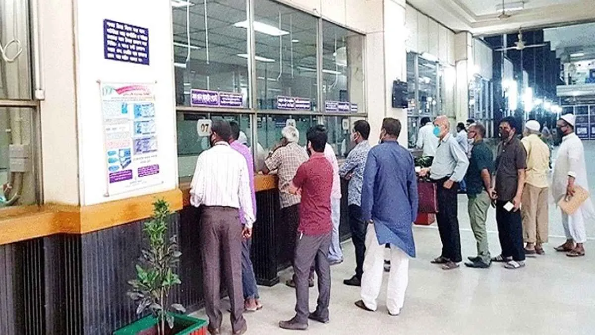 আজ ছুটির দিনেও যে কারণে ব্যাংক খোলা