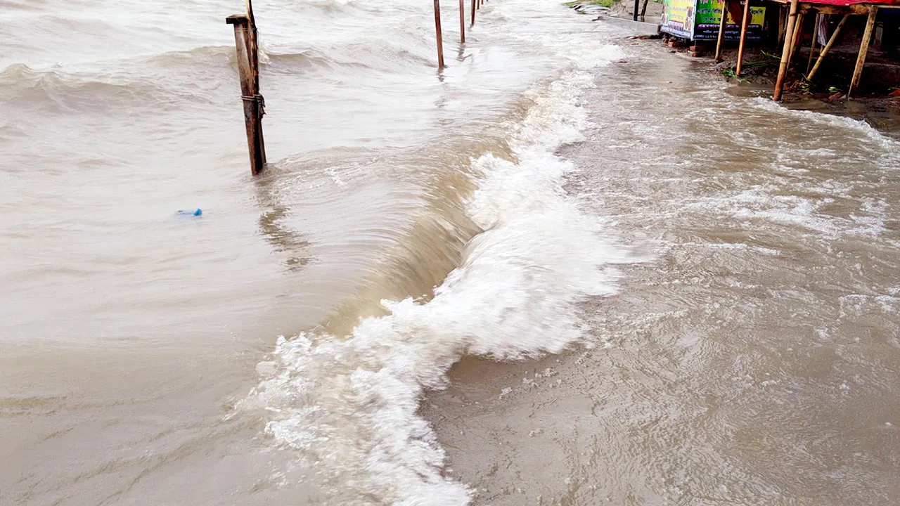 বরিশালে ১০ নদীর পানি বিপৎসীমার ওপরে, প্লাবিত শহর-নিম্নাঞ্চল