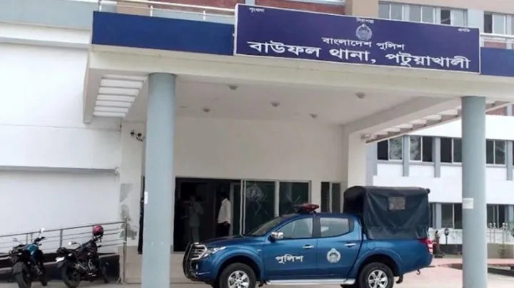 স্ত্রীকে হত্যার পর থানায় স্বামীর আত্মসমর্পণ