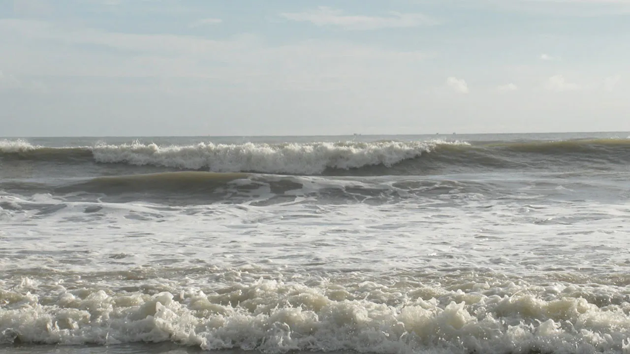 বঙ্গোপসাগরে নিম্নচাপ, সমুদ্র বন্দরে সংকেত