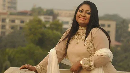 দীর্ঘদিন পর দেশে ফিরছেন বেবী নাজনীন