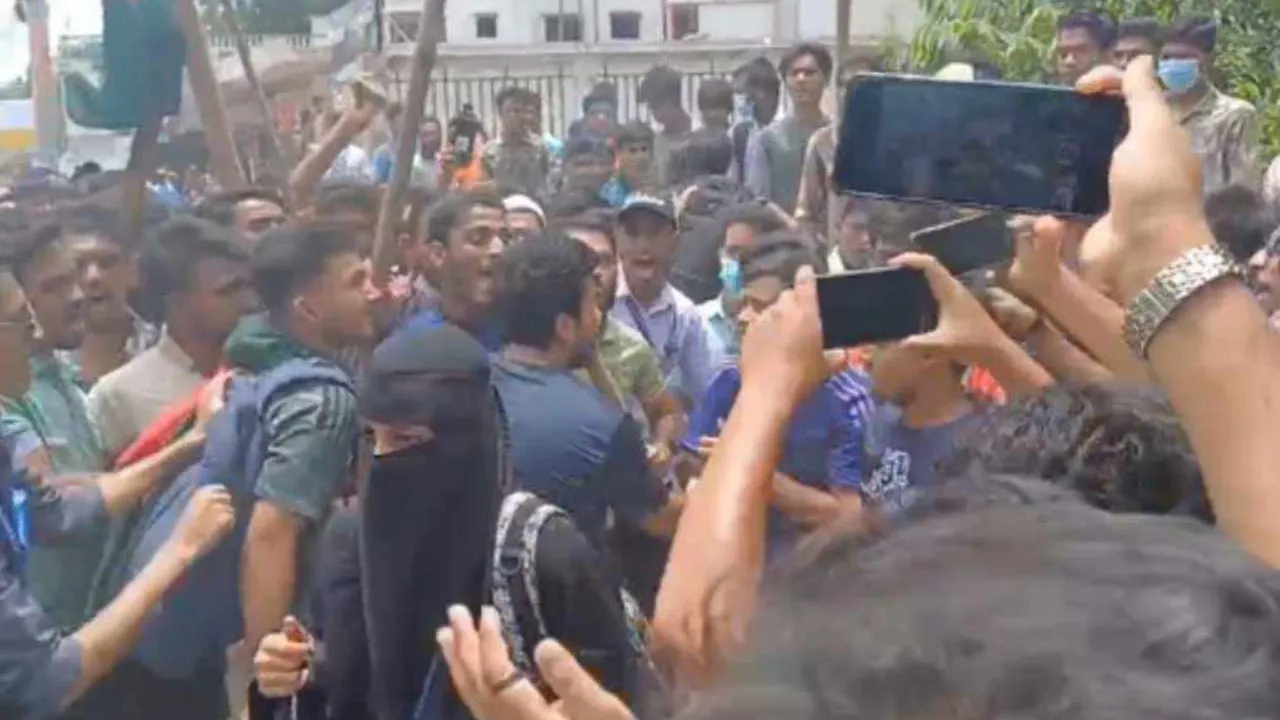 ব্রাহ্মণবাড়িয়ায় ছাত্রলীগ-শিক্ষার্থীদের মাঝে ধাওয়া-পাল্টা ধাওয়া