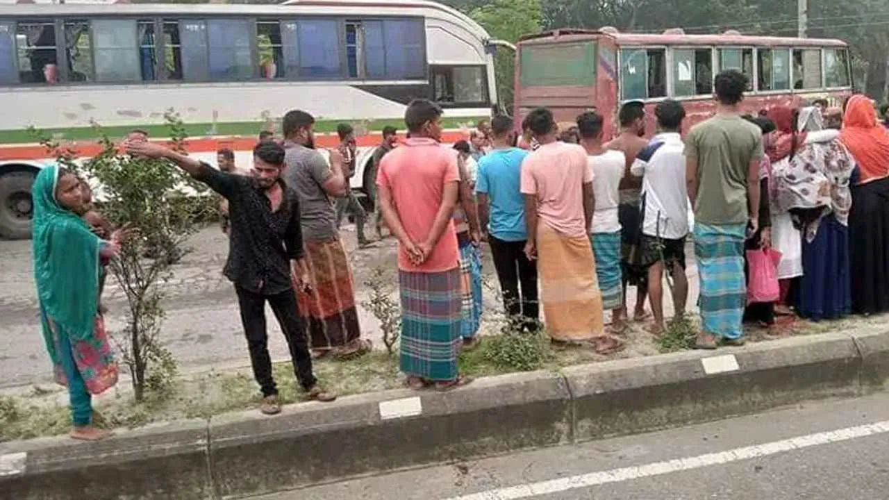 বাসচাপায় নিহত ৪