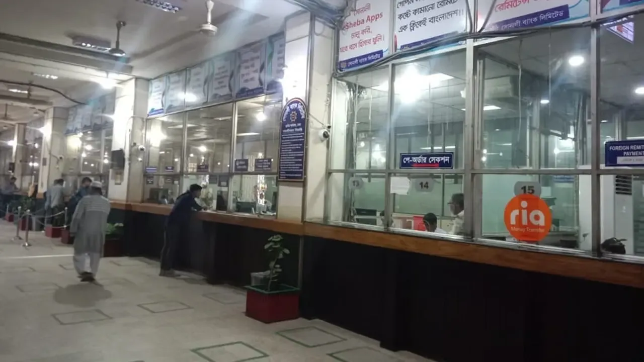 স্বাভাবিক নিয়মে ফিরছে ব্যাংক, লেনদেন চলবে ৪টা পর্যন্ত