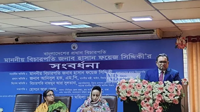 অসৎ কর্মকর্তাদের ক্ষেত্রে আপস নয় : প্রধান বিচারপতি