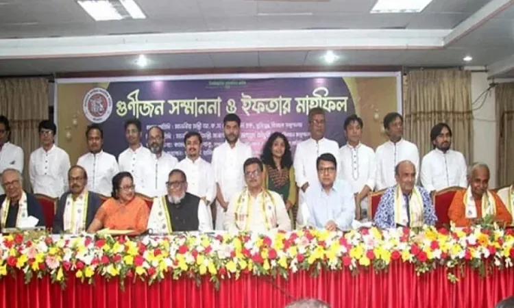 ১২ গুণীকে সম্মাননা দিলো বাচসাস