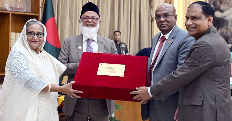 অর্থনীতি ঠিক রাখতে ব্যবসায়ীদের সহযোগিতা চাইলেন প্রধানমন্ত্রী