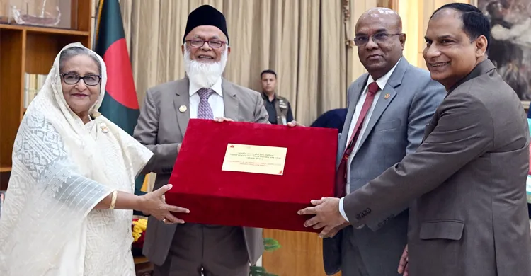 অর্থনীতি ঠিক রাখতে ব্যবসায়ীদের সহযোগিতা চাইলেন প্রধানমন্ত্রী