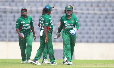 bd-women-team-fielding-20231223180311