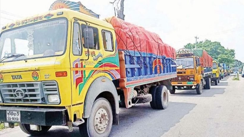 benapole_photo-india_sent_-back_four_bangladeshi_export_trucks_carrying_ready-made-garments_goods_from_petrapole_port_after_withdrawing_transshipment_facilities_given_to_bangladesh-10.04.25-821x463