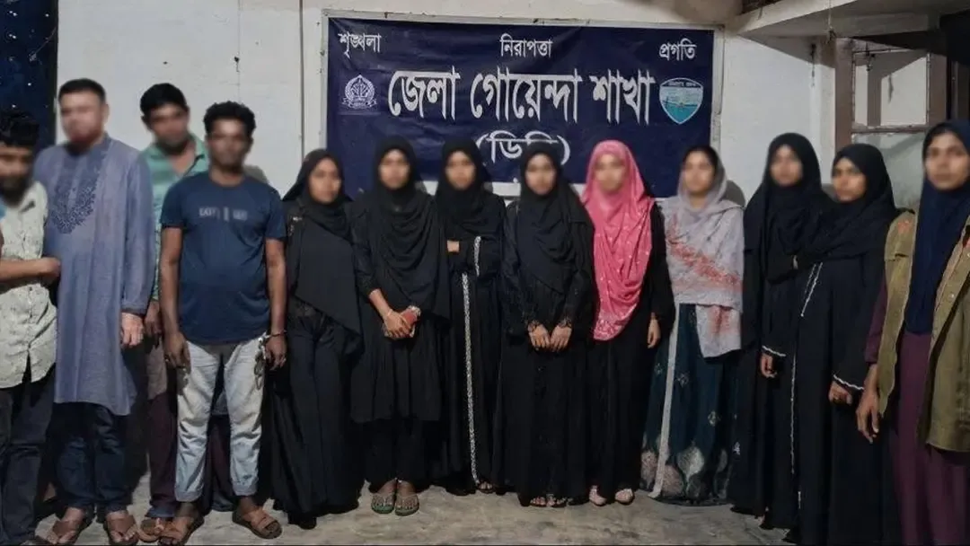 নোয়াখালীতে হোটেলে অসামাজিক কর্মকাণ্ডের অভিযোগ, গ্রেপ্তার ১২