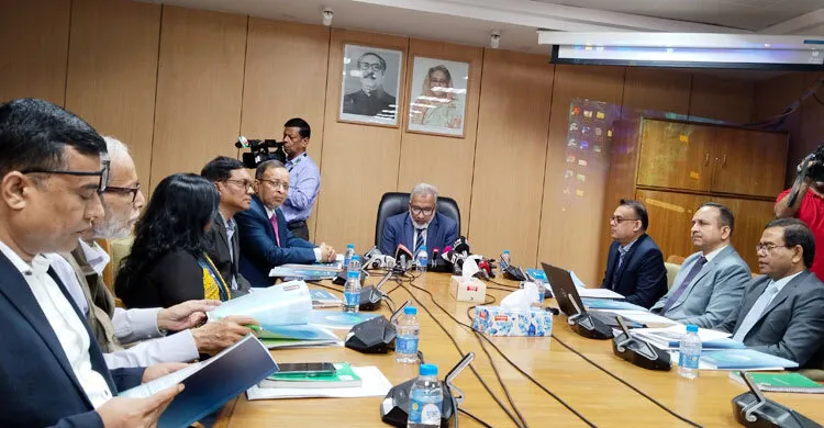 অর্থপাচারের ৮৫ শতাংশই আমদানি-রপ্তানির আড়ালে : বিএফআইইউ