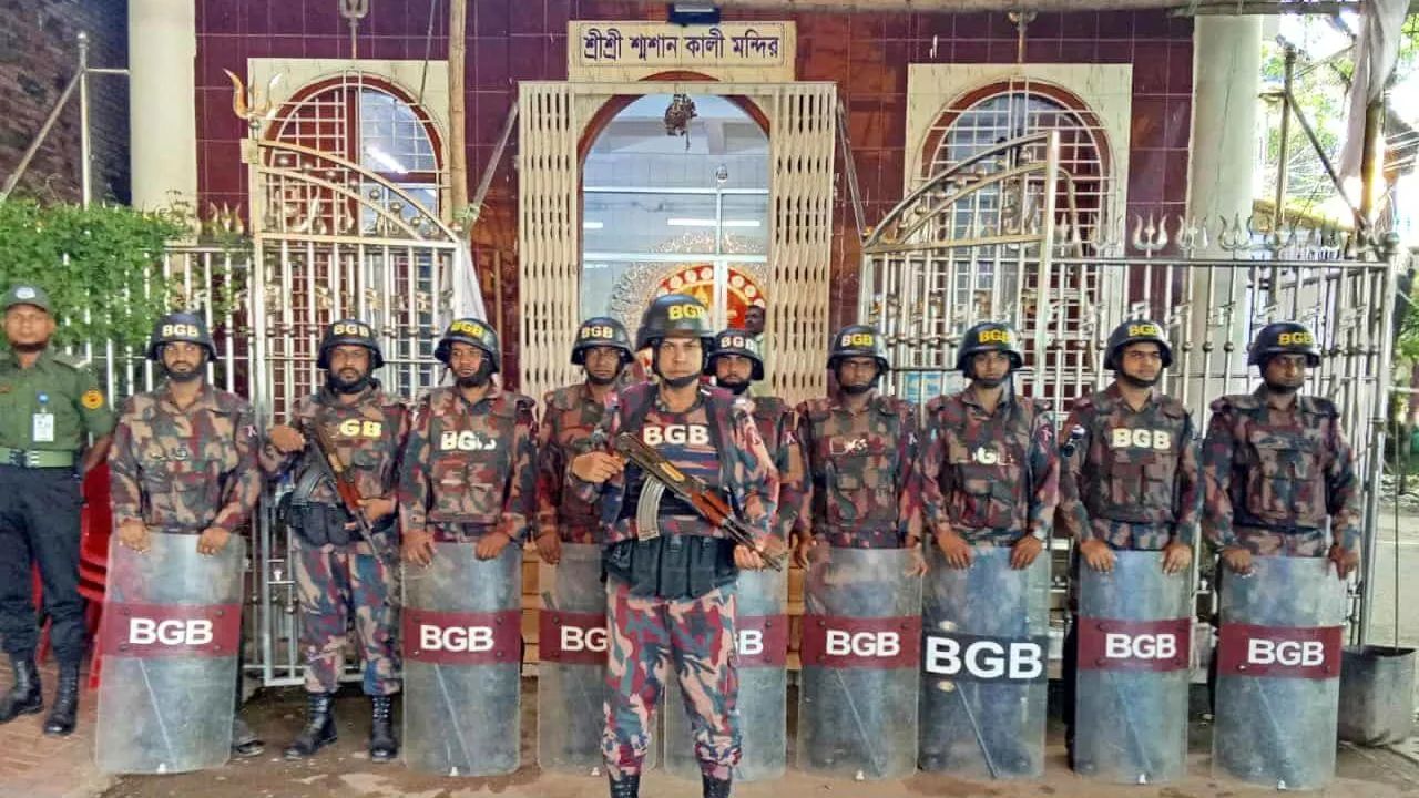 সারাদেশে ২৮৫৭ পূজামণ্ডপের নিরাপত্তায় ৪৩০ প্লাটুন বিজিবি