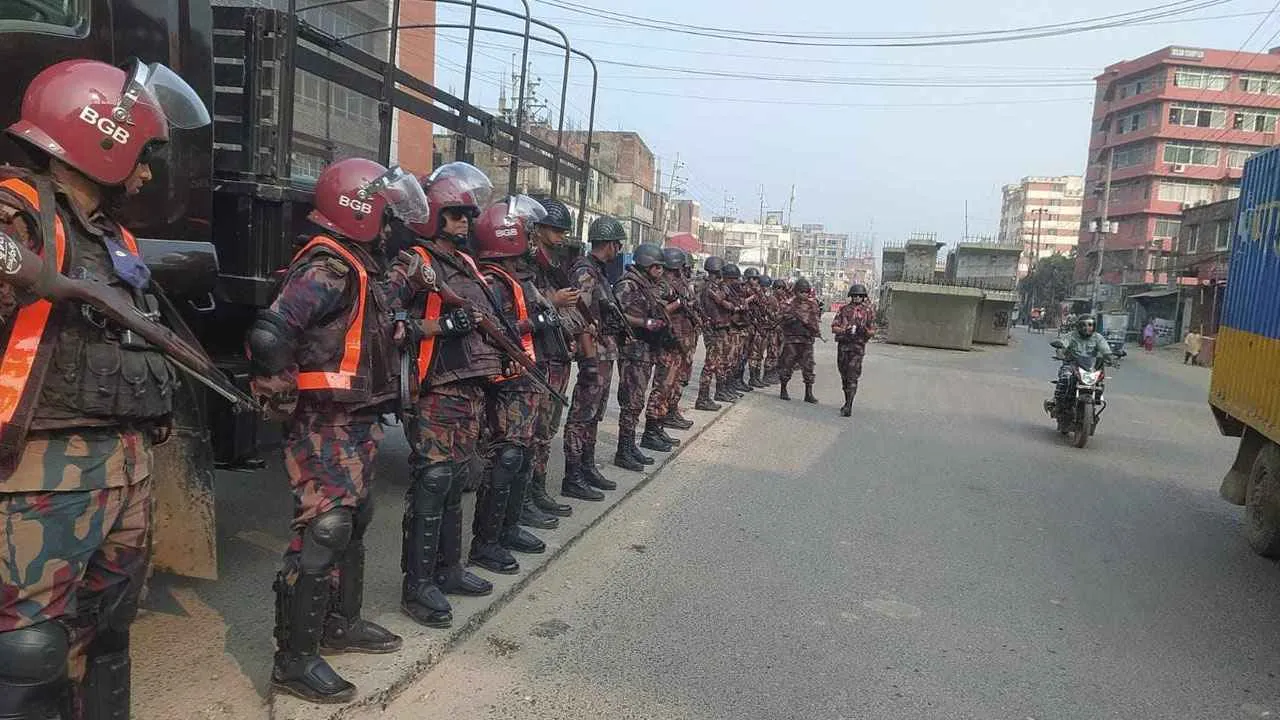 আইনশৃঙ্খলা রক্ষায় ঢাকায় ২৭ প্লাটুন বিজিবি মোতায়েন