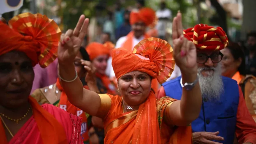 লোকসভা নির্বাচনে কোন দল কয়টি আসন পেল