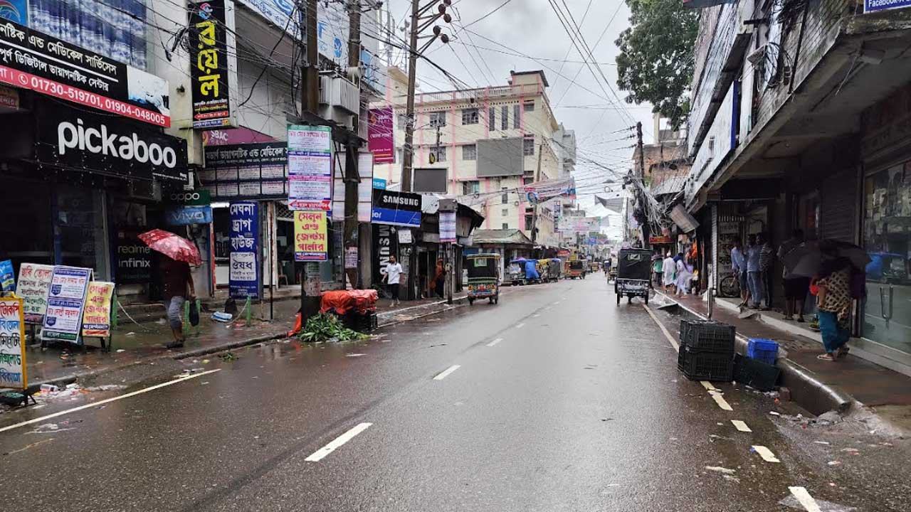 টানা বর্ষণে বিপর্যস্ত ভোলার জনজীবন