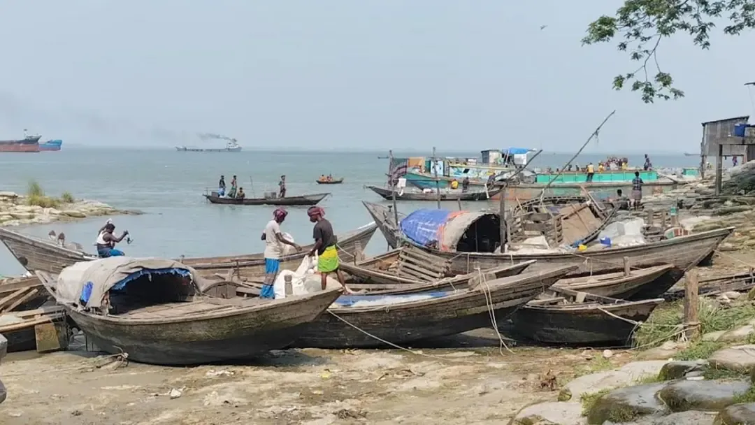 বঙ্গোপসাগরে ৫৮ দিনের নিষেধাজ্ঞা চলছে, কর্মহীন ভোলার ৬৫ হাজার জেলে