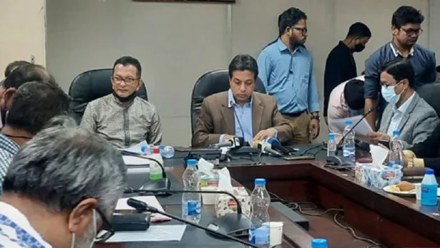 অর্ধেক ভাড়া নিয়ে বৈঠকে উল্টো ভর্তুকি দাবি বাস মালিকদের