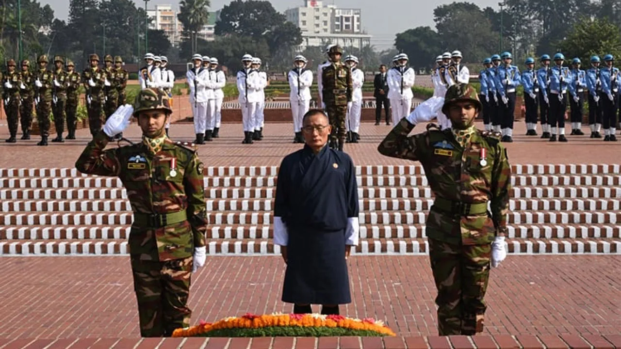 সাভারে জাতীয় স্মৃতিসৌধে শ্রদ্ধা নিবেদন করলেন ভুটানের প্রধানমন্ত্রী