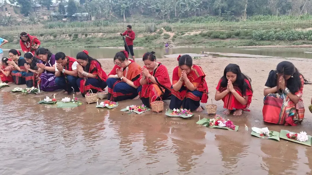 নদীতে ফুল ভাসিয়ে বিজু উৎসব শুরু