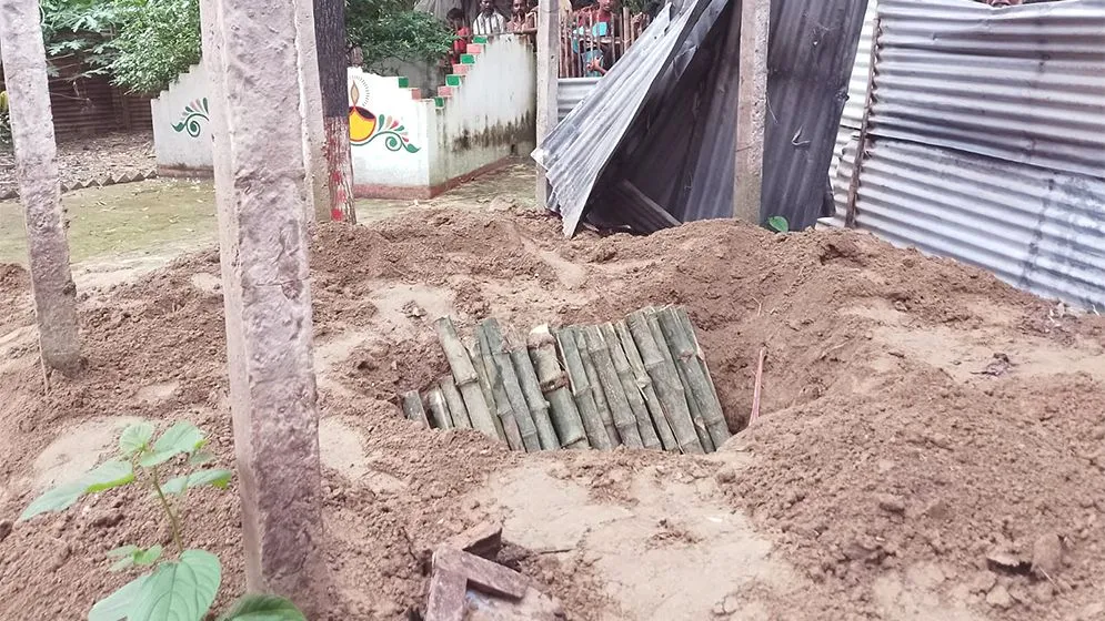 ৫ মাস পর কবর থেকে ‘পীর’ শামীমের লাশ তুলে দরবারে দাফন