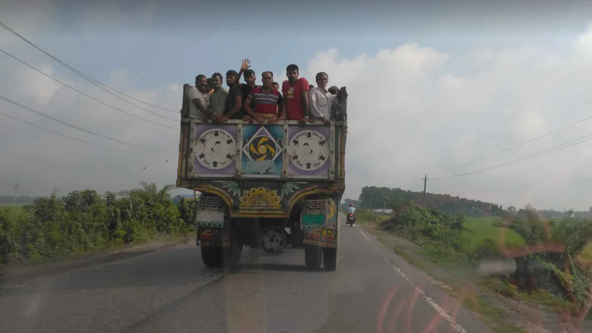 দলে দলে ঝিনাইদহ যাচ্ছেন বিএনপির নেতাকর্মীরা