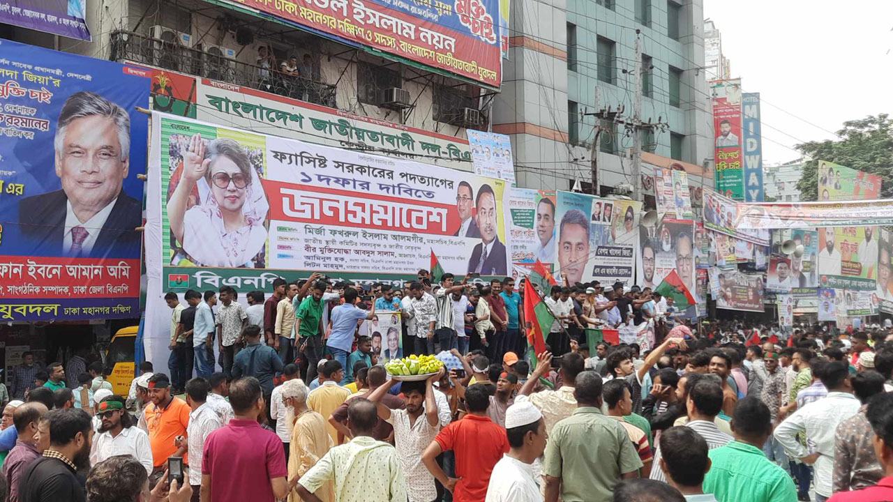 বিএনপির সমাবেশ ঘিরে মোড়ে মোড়ে সতর্ক পুলিশ