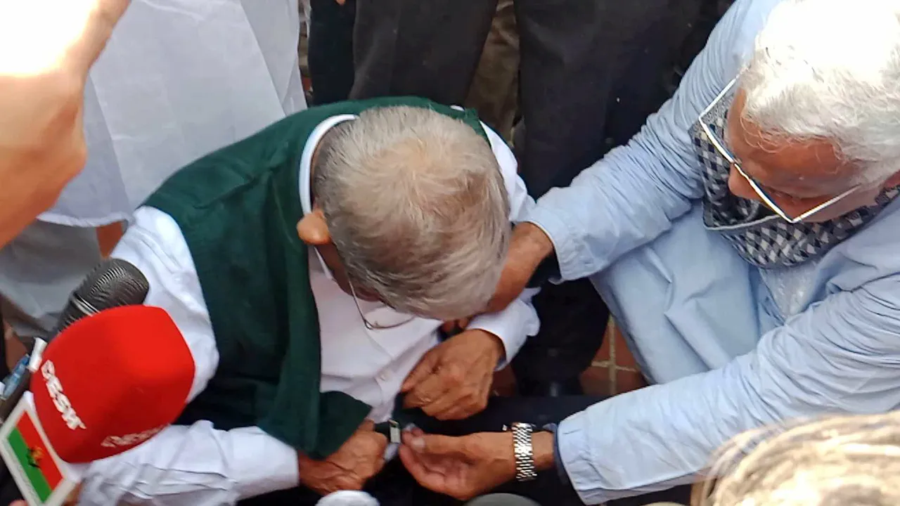 স্মৃতিসৌধে হঠাৎ অসুস্থ মির্জা ফখরুল, নেওয়া হয়েছে সিএমএইচ