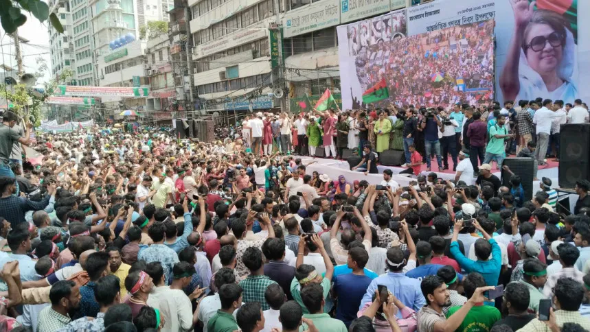 BNP leaders, activists gather at Nayapaltan ahead of rally