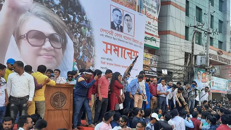 বিএনপির সমাবেশ চলছে, নয়াপল্টনে আইনশৃঙ্খলা বাহিনীর সদস্যরা সতর্ক অবস্থানে